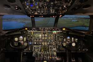 DC10 COCKPIT(003)